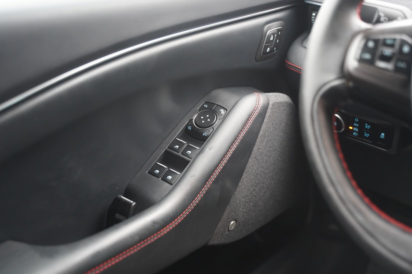 Billede af Ford Mustang Mach-E 98 Premium Extended Range