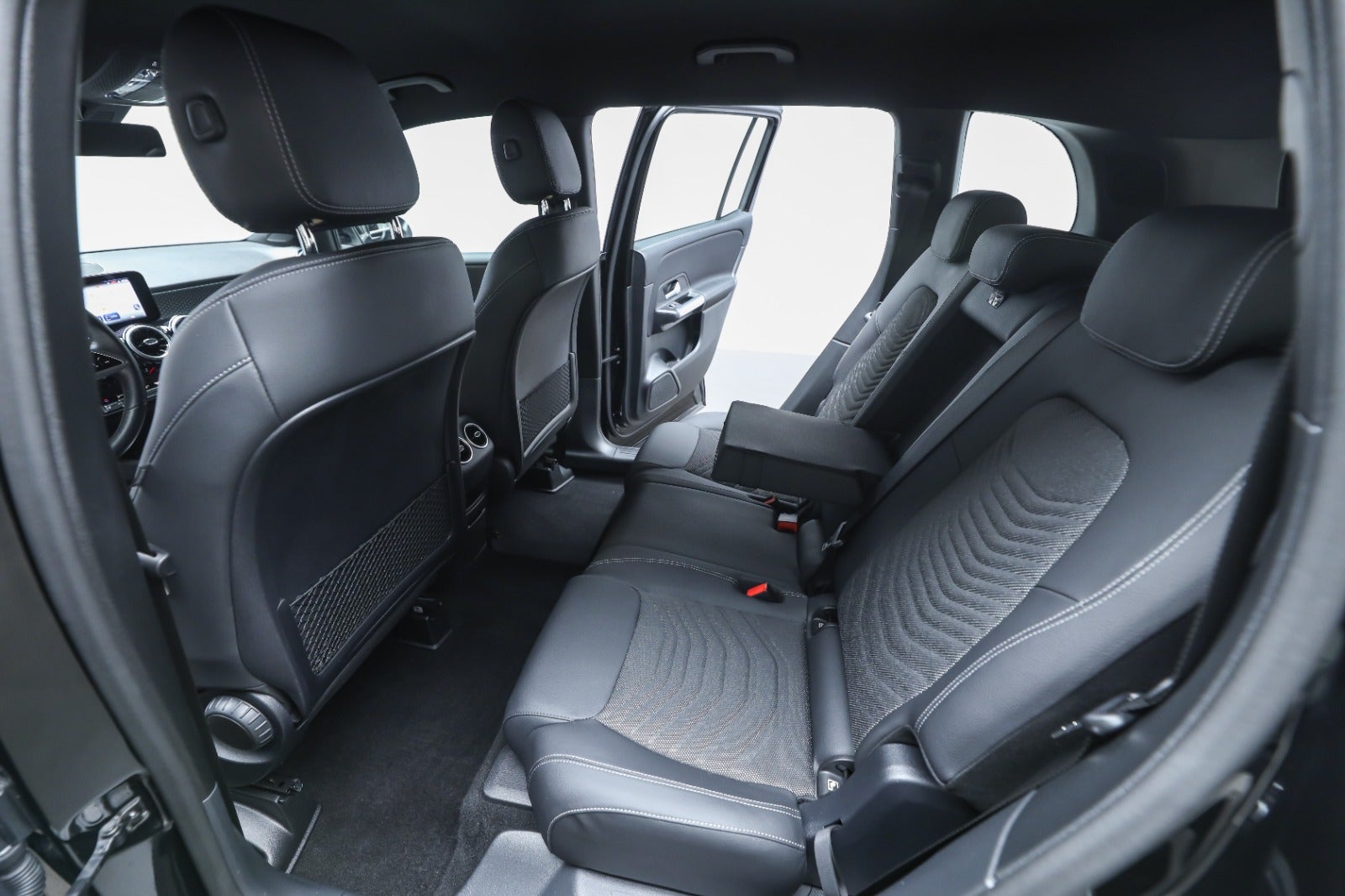 Mercedes-Benz GLB 200 (4/8)