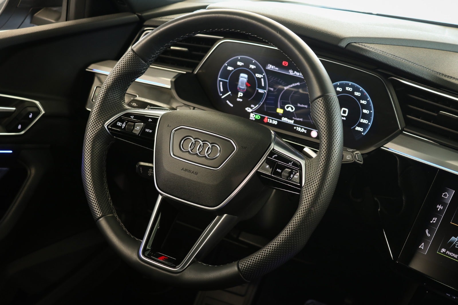Billede af Audi e-tron 55 S-line quattro