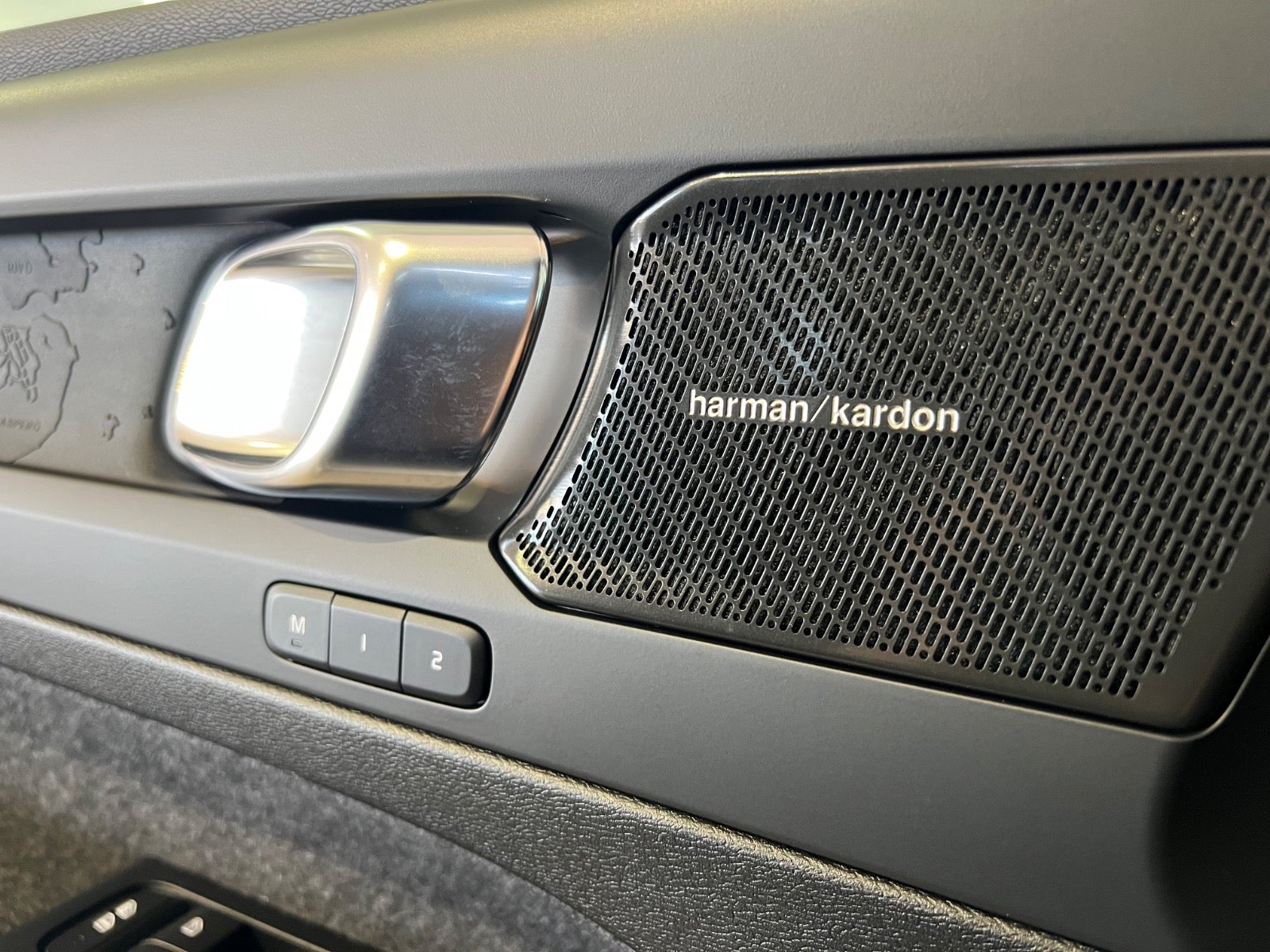 Volvo XC40 ReCharge Extended Range Ultra Dark