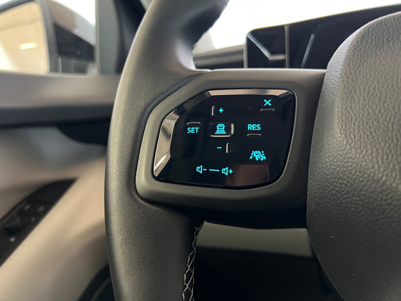 Ford Explorer Premium Extended Range AWD