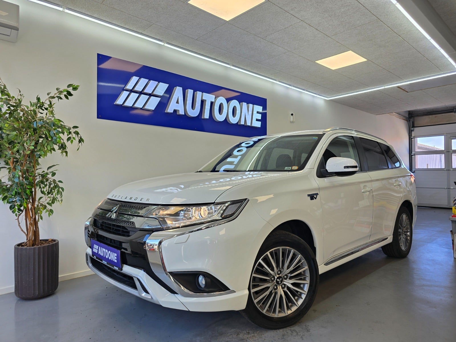 Billede af Mitsubishi Outlander 2,4 PHEV Inform+ CVT 4WD