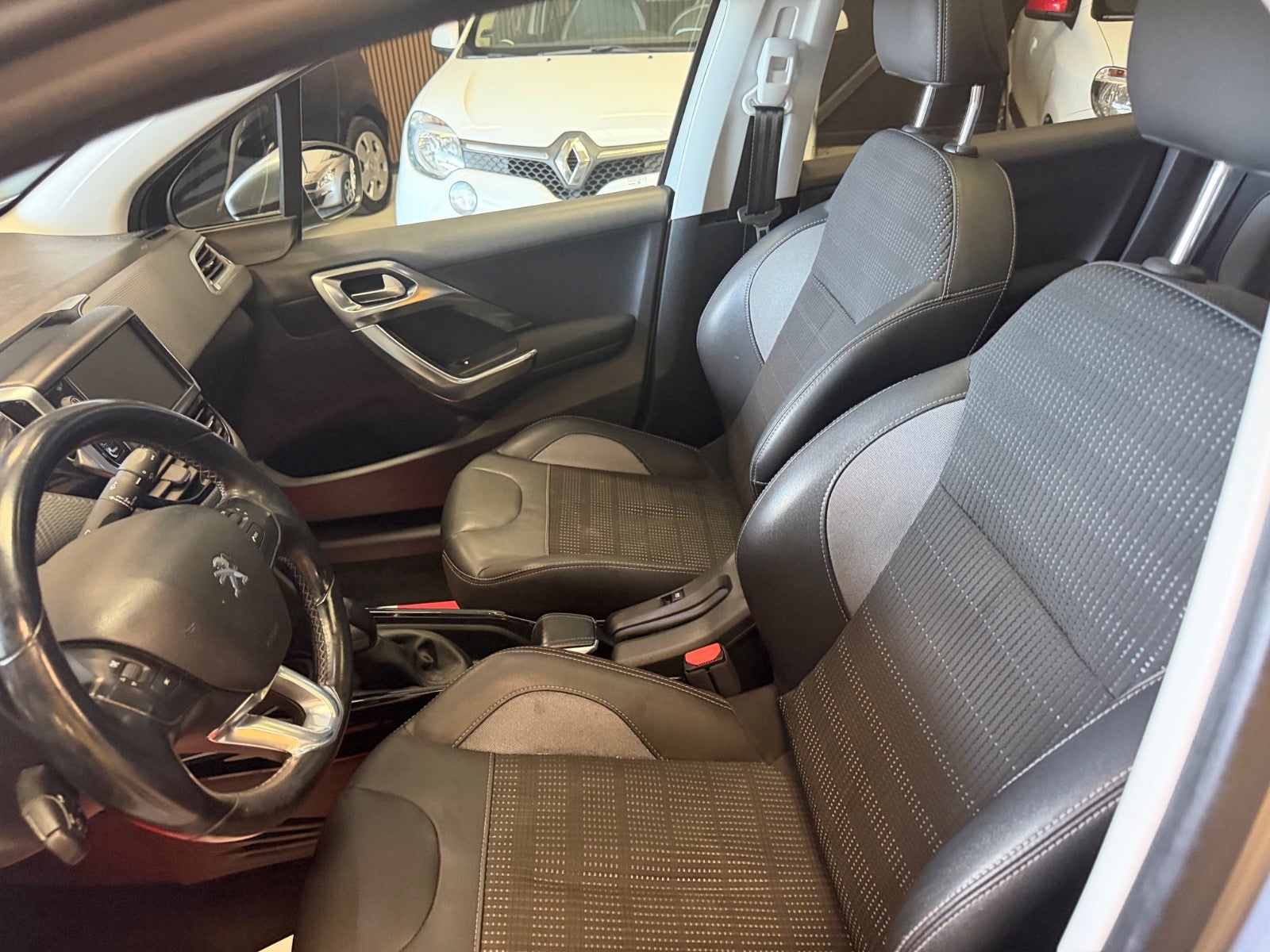 Peugeot 2008 BlueHDi 100 Allure Sky - billede 9
