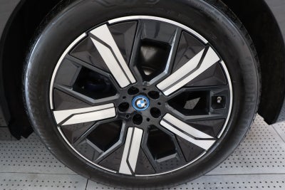 BMW iX xDrive40 Fully Charged
