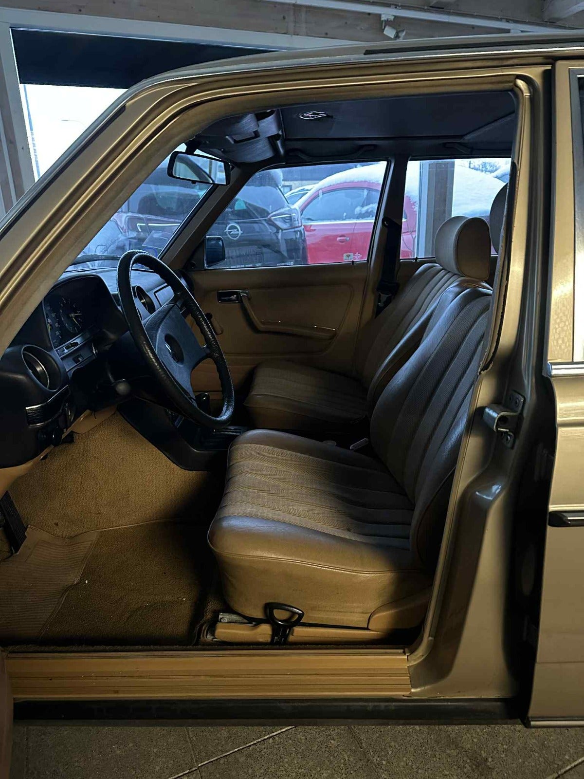 Billede af Mercedes 230 E 2,3 