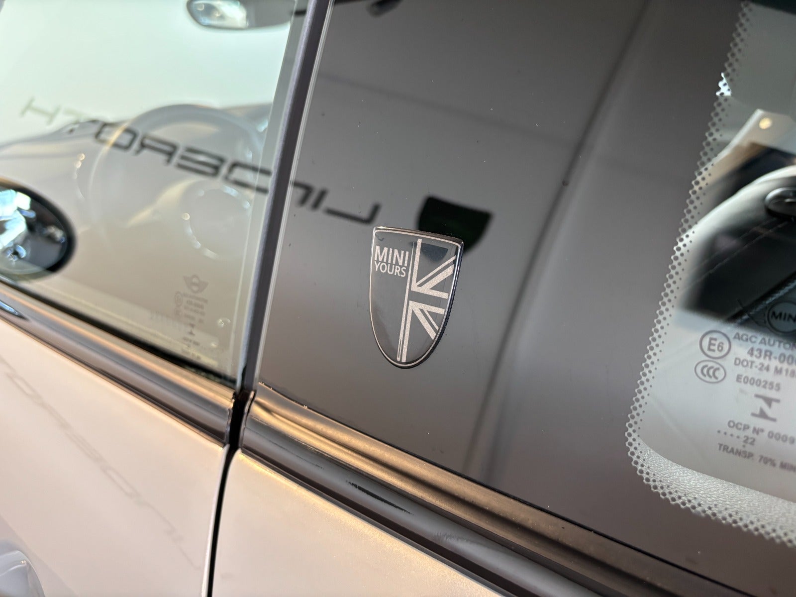 MINI Cooper SE Yours Trim 3d - 17