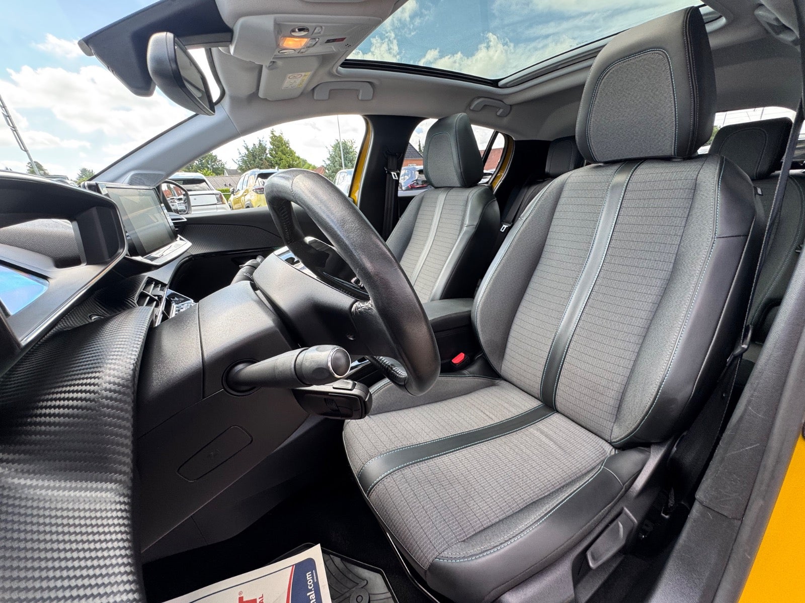 Billede af Peugeot 208 1,5 BlueHDi 100 Allure Sky