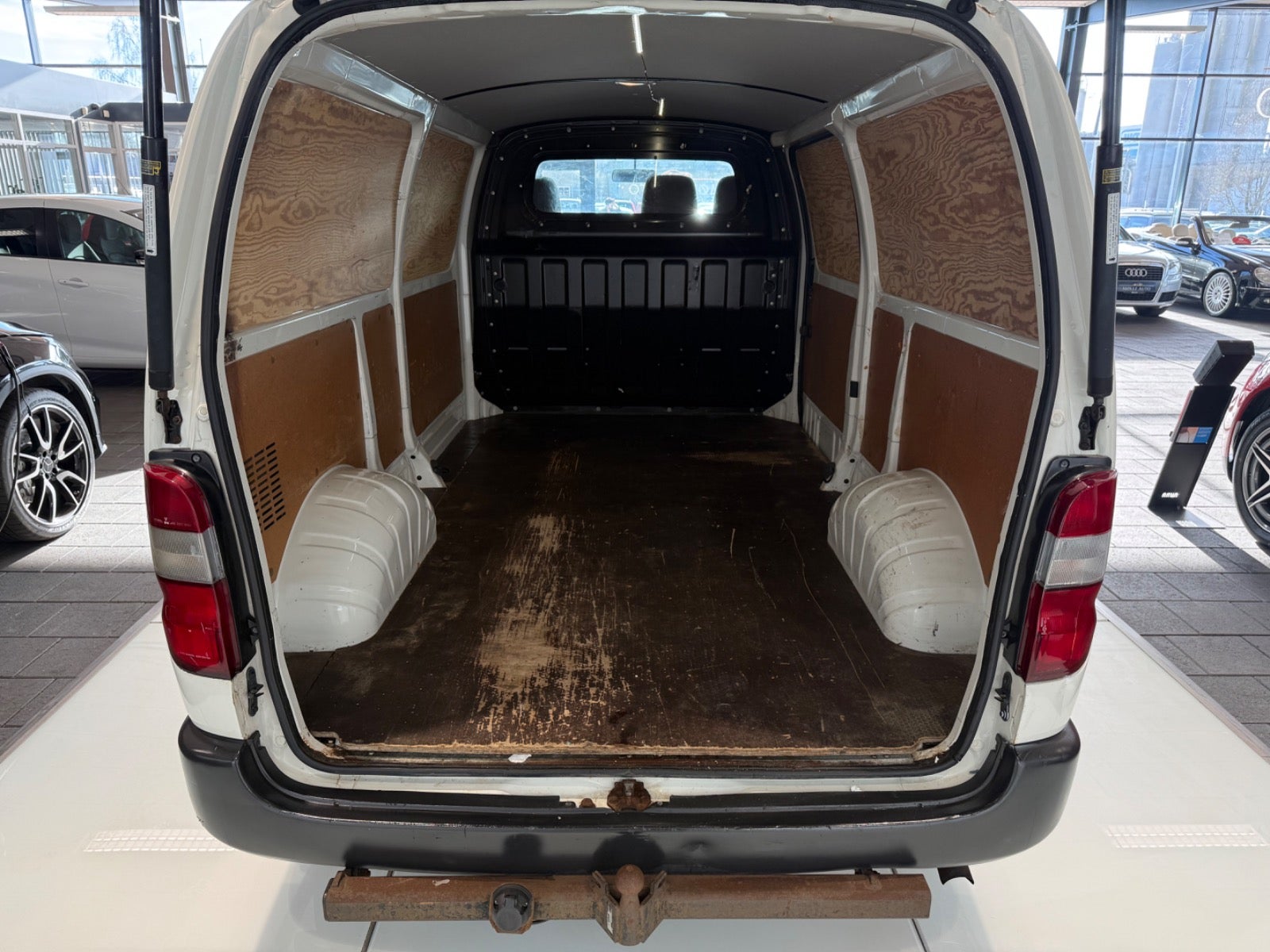 Billede af Toyota HiAce 2,5 D-4D 117 Komfort lang