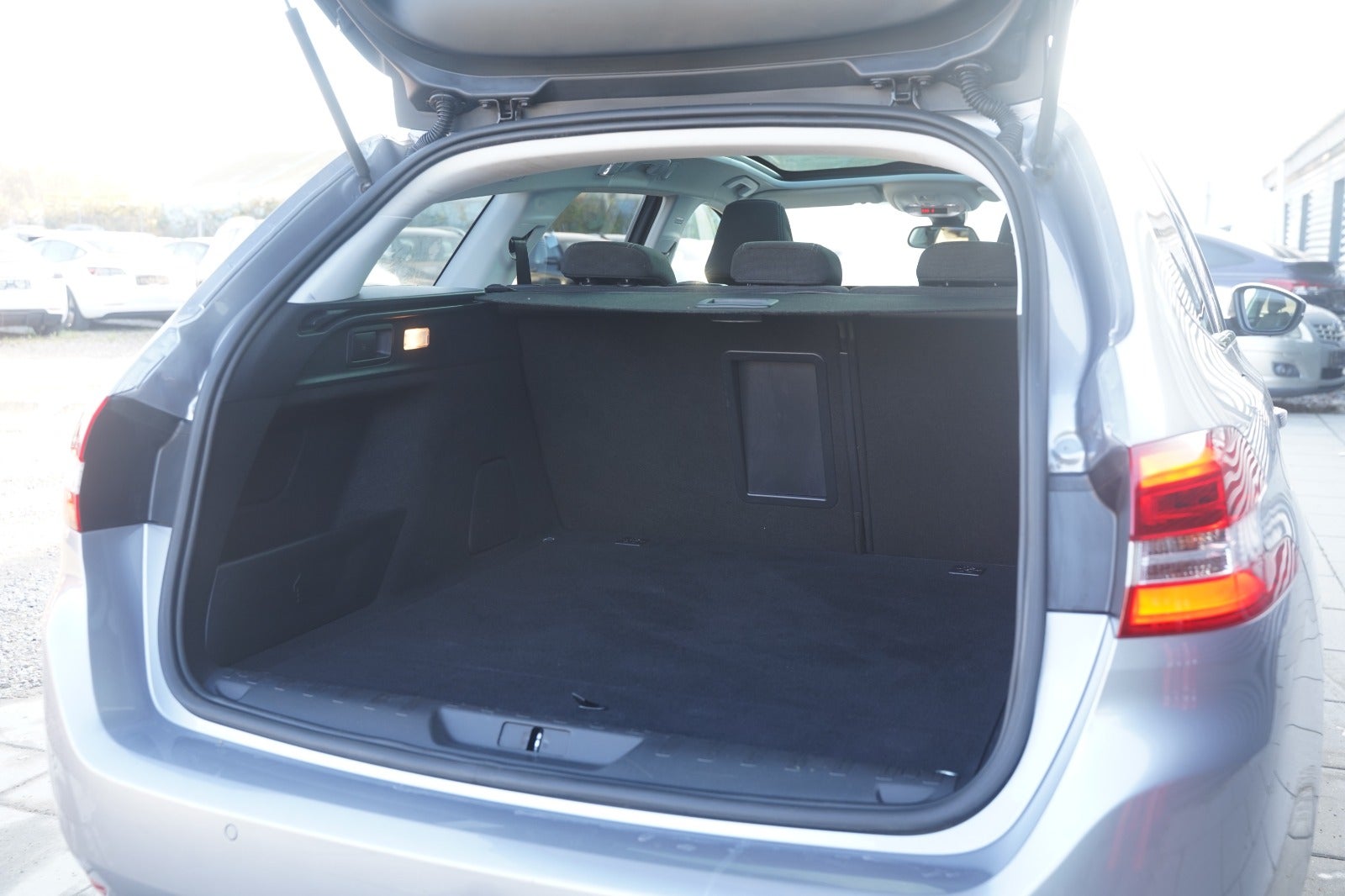 Billede af Peugeot 308 1,5 BlueHDi 130 Prestige Sky