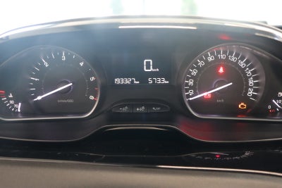 Peugeot 208 BlueHDi 100 Chili Sky+