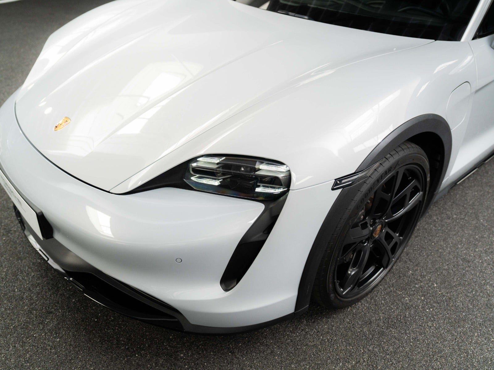 Gallery image 6 of 18