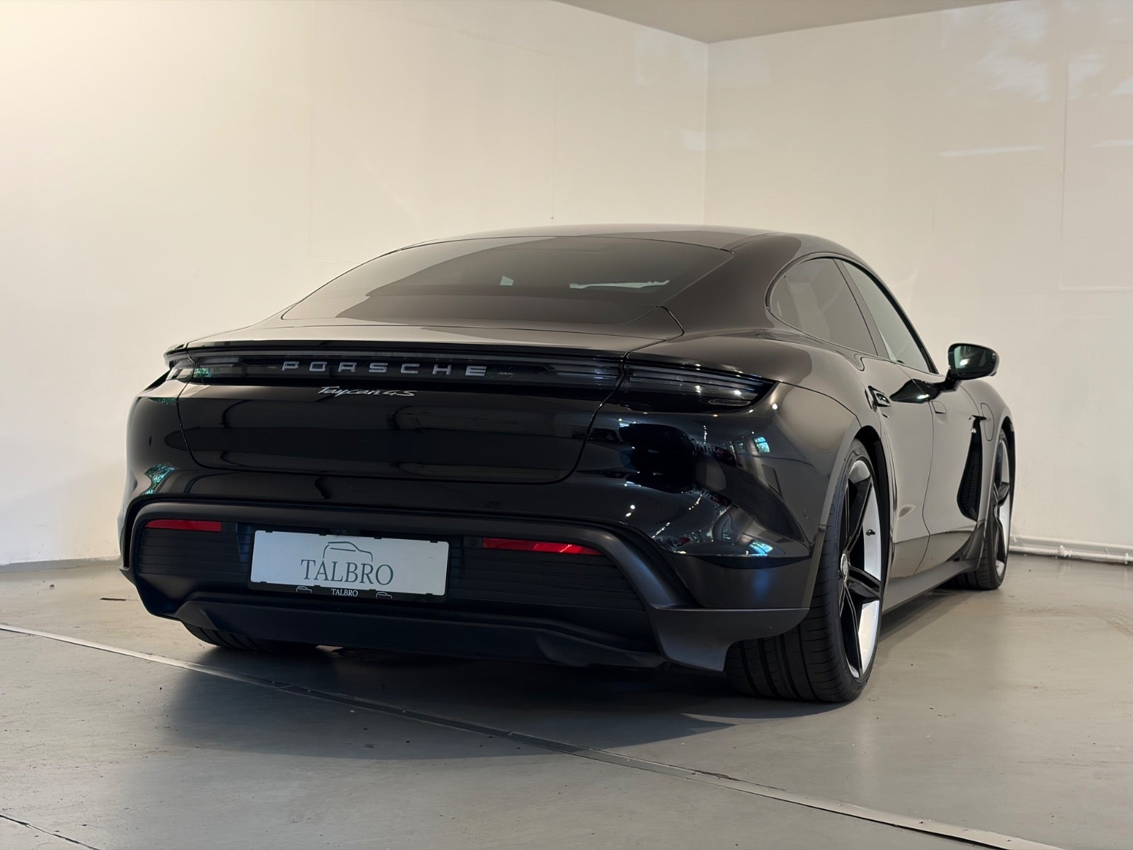 Porsche – Taycan 4S