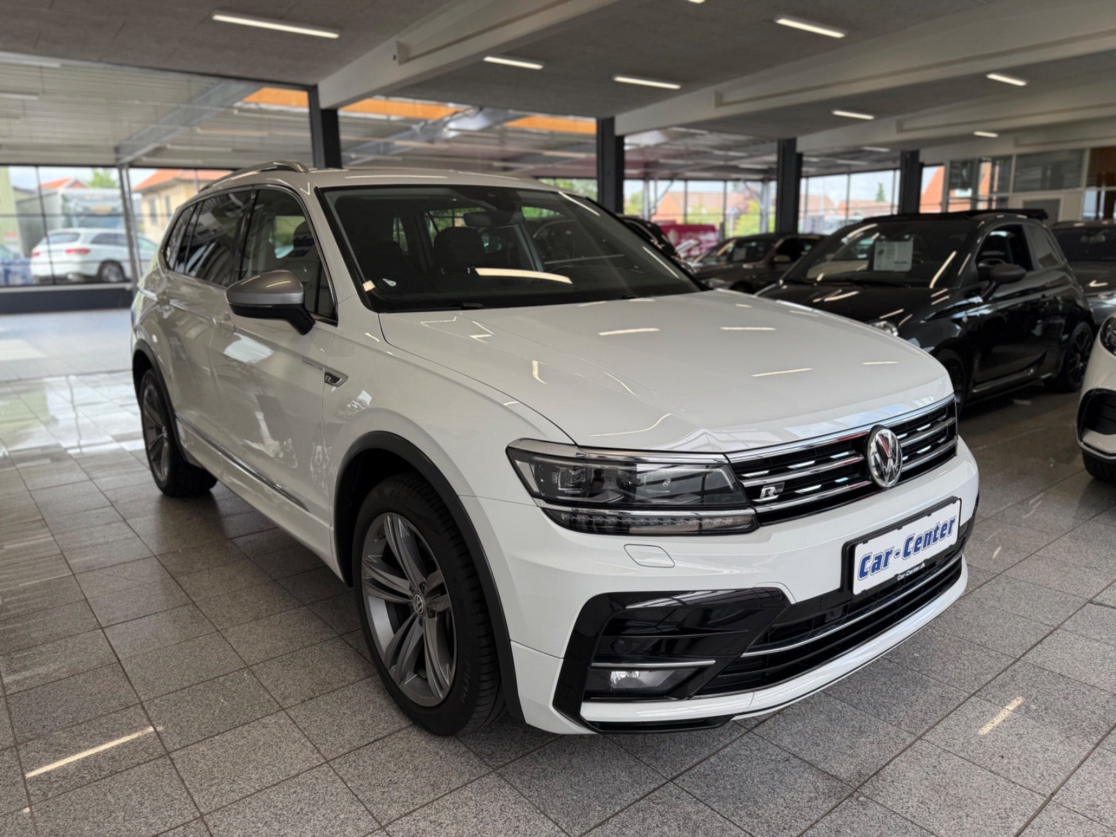 Billede af VW Tiguan Allspace 2,0 TDi 240 R-line DSG 4Motion 7prs