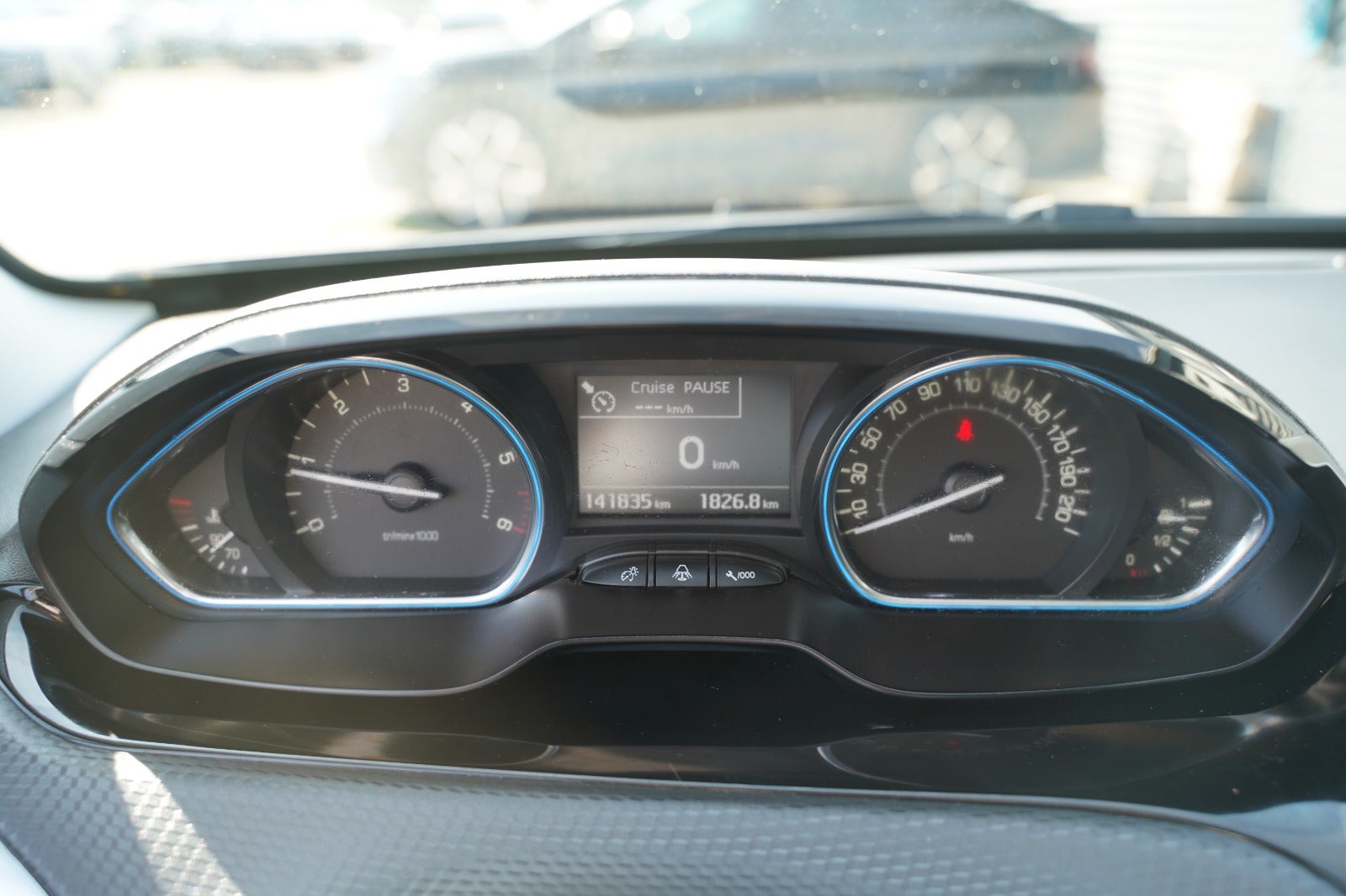 Billede af Peugeot 2008 1,5 BlueHDi 100 Allure Sky