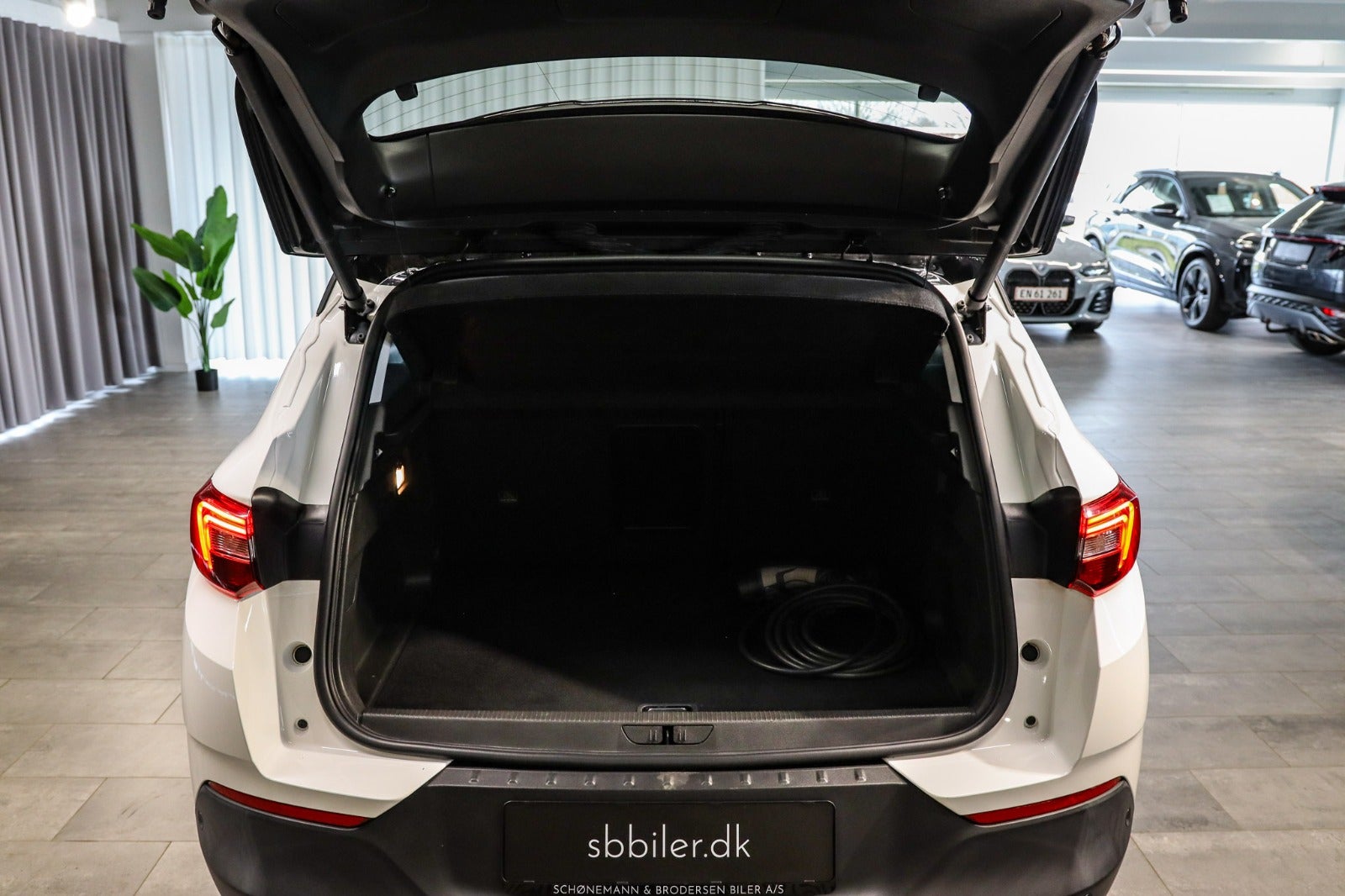 Billede af Opel Grandland X 1,6 Hybrid4 Impress aut.