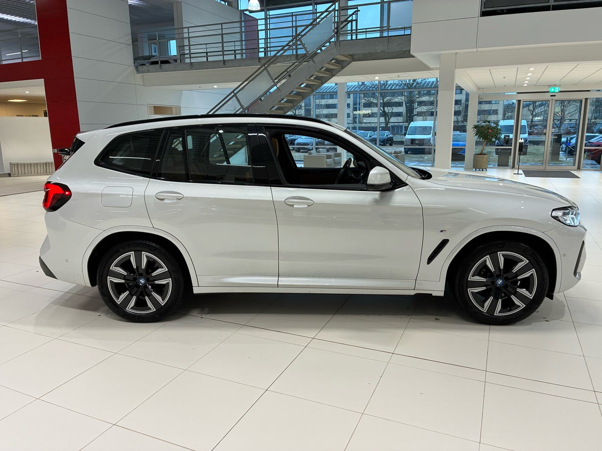 BMW iX3 Charged M-Sport billede 2