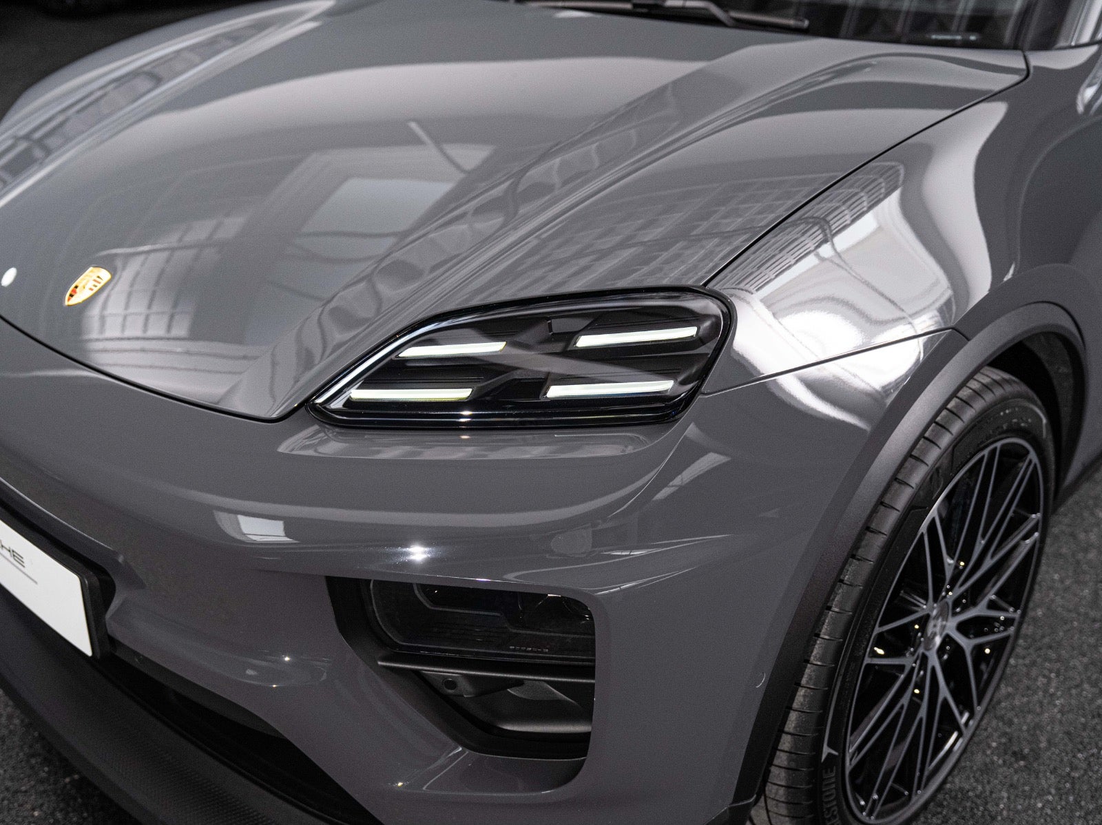 Gallery image 6 of 18