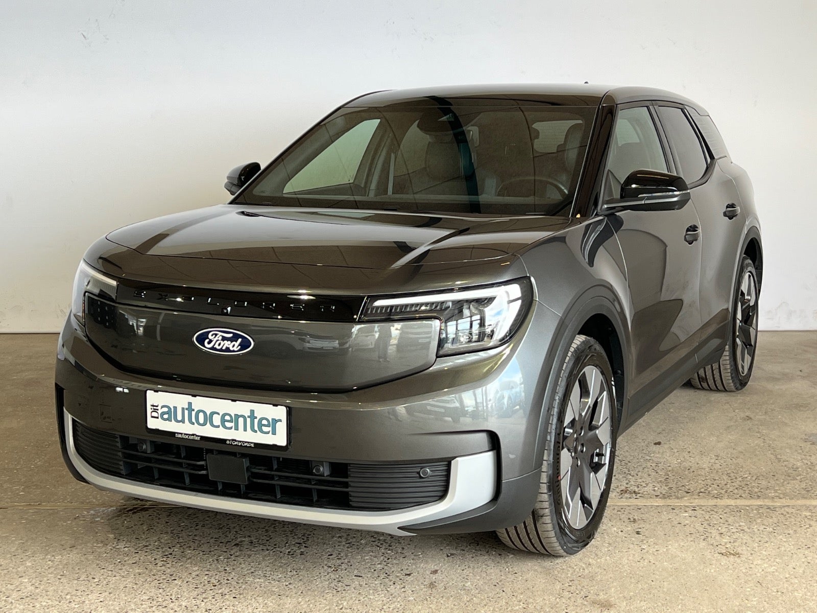 Ford Explorer Premium Extended Range AWD