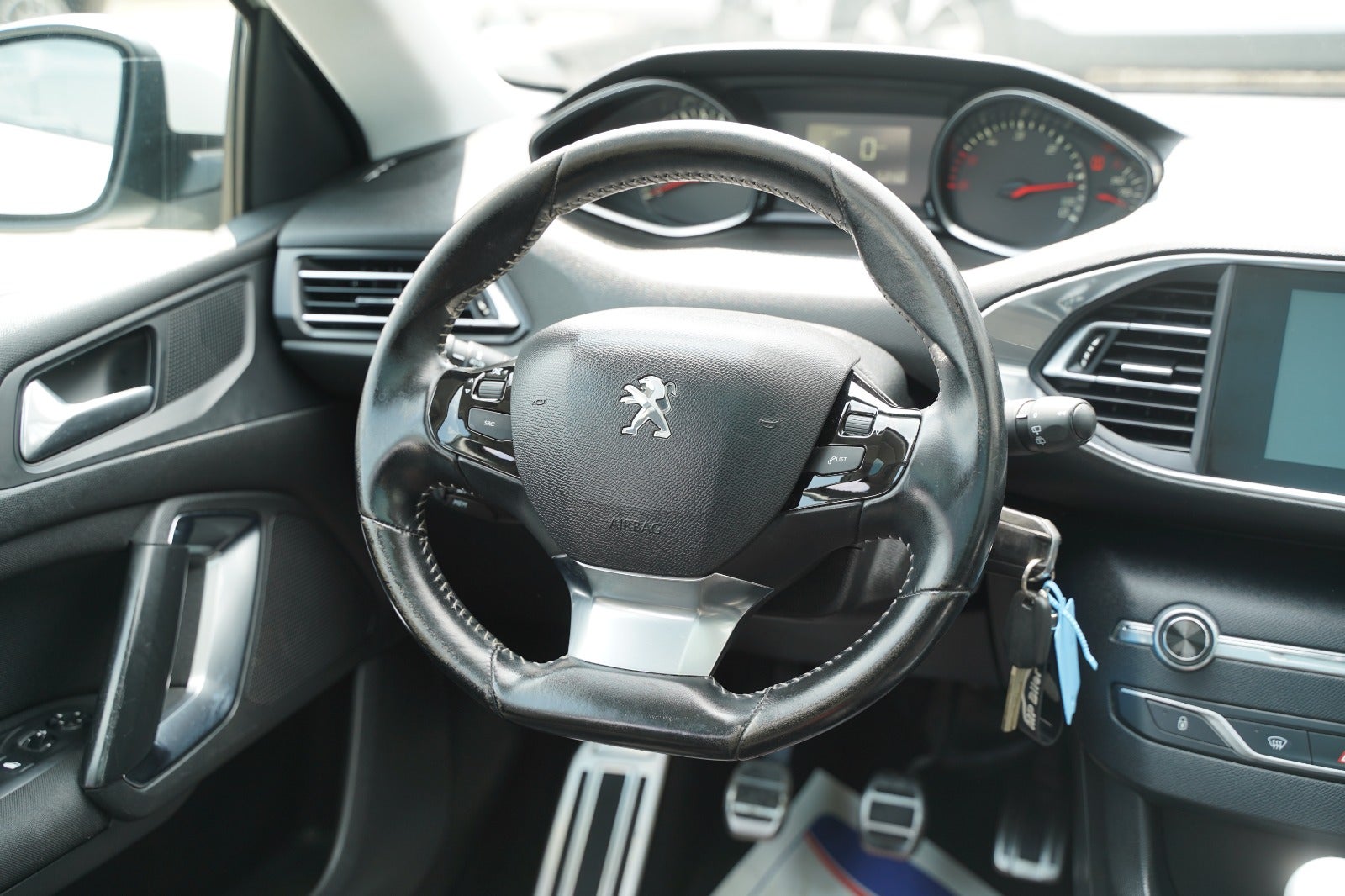 Billede af Peugeot 308 1,6 BlueHDi 120 Style Sky SW