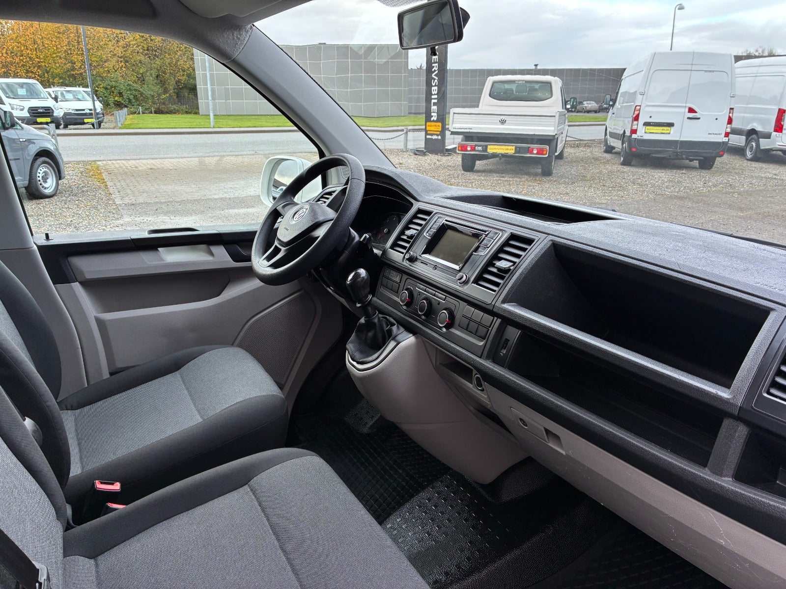 VW Transporter TDi 102 Kassevogn lang