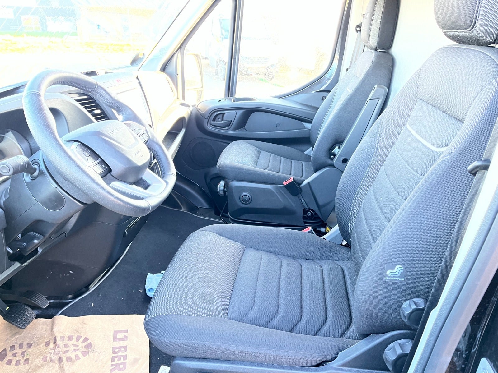 Billede af Iveco Daily 3,0 35S18 12m³ Van AG8