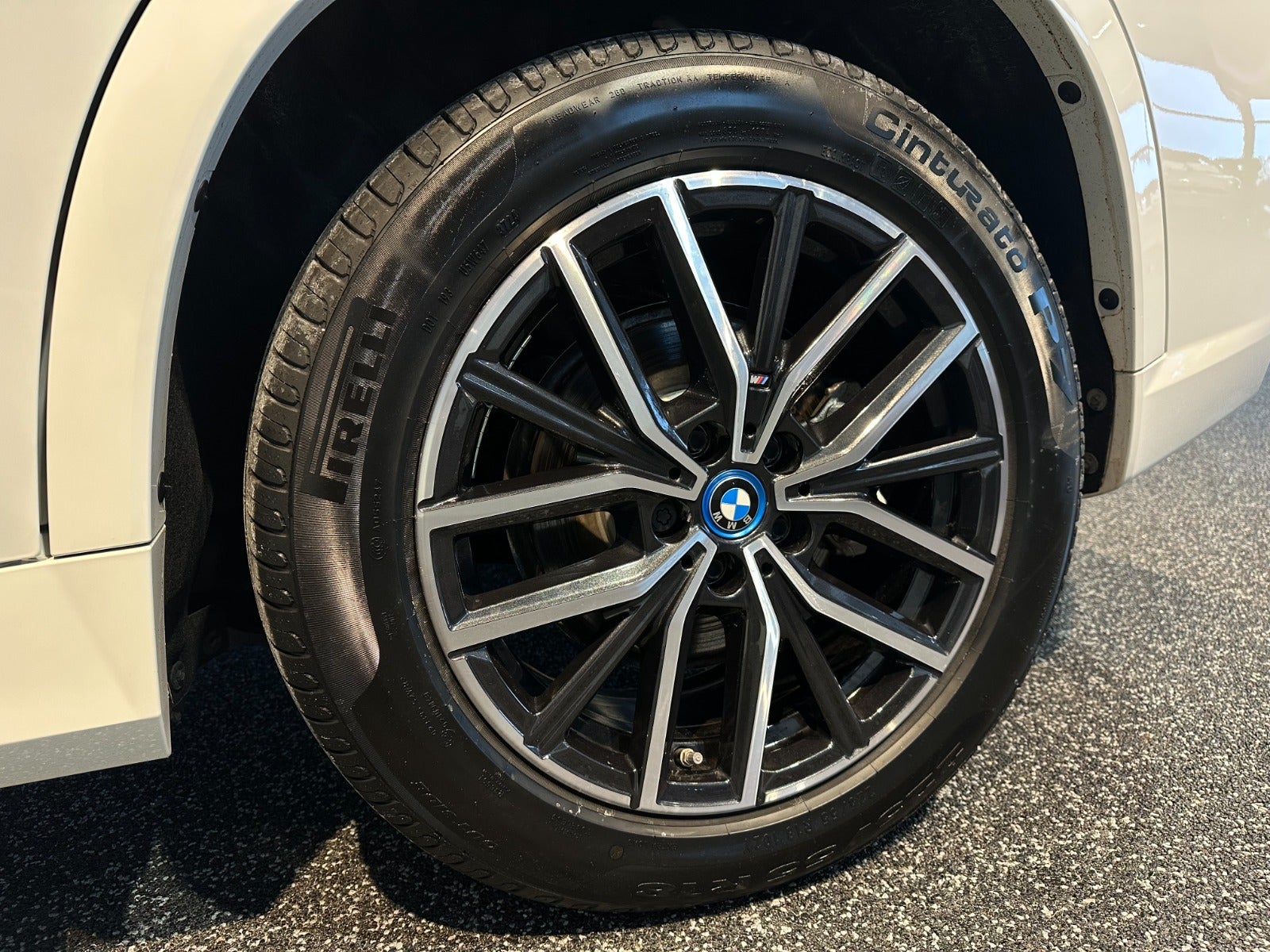 BMW iX1 xDrive30 M-Sport 5d - 10