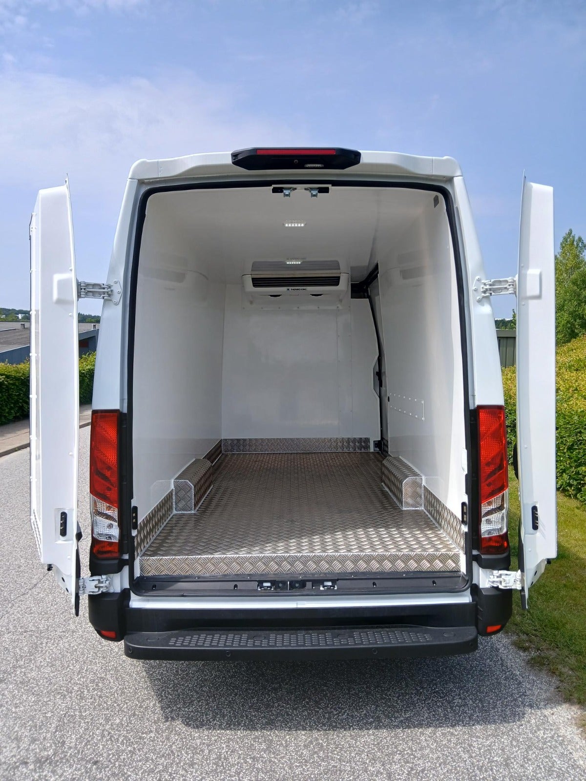 Billede af Iveco Daily 3,0 35S18 12m³ Van AG8