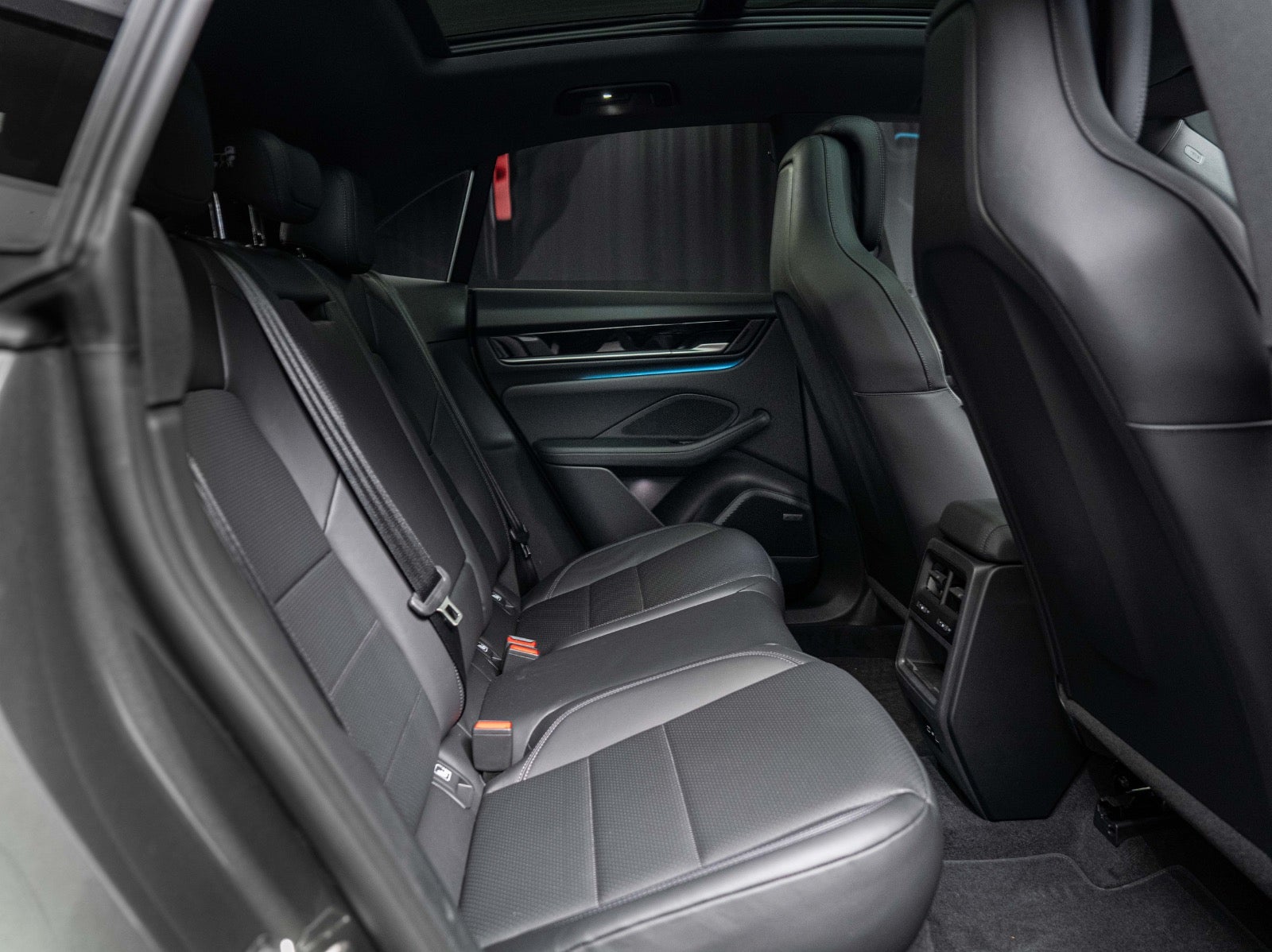 Gallery image 18 of 18