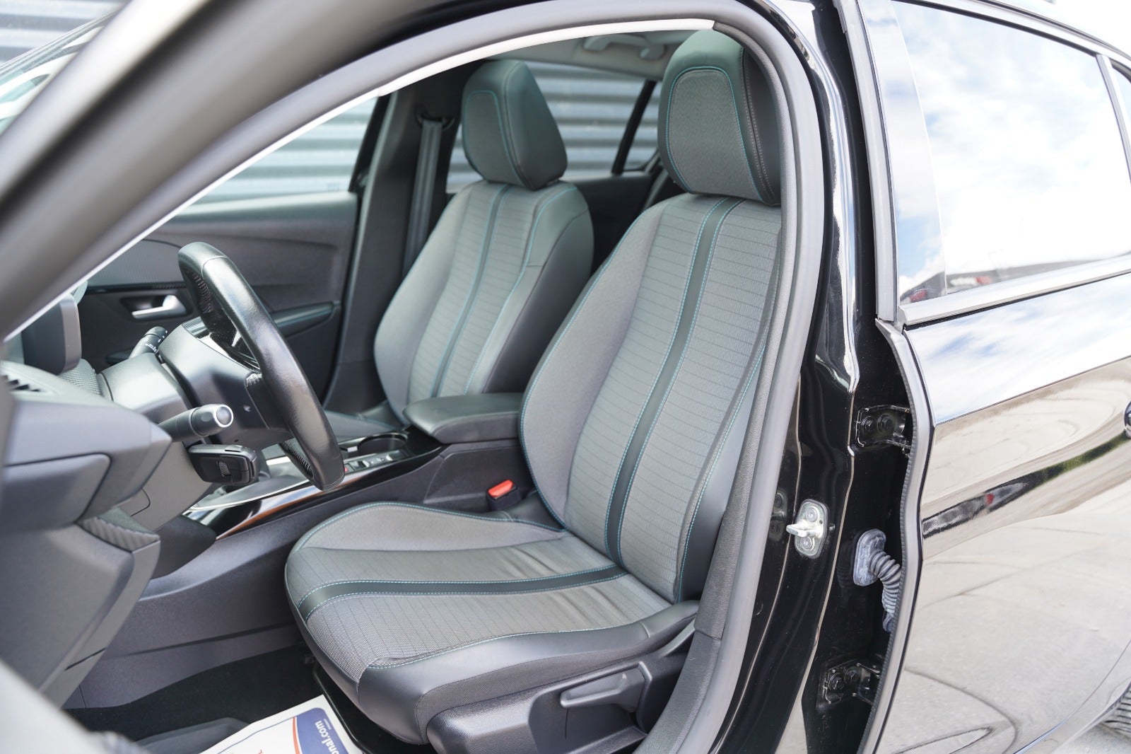 Billede af Peugeot 208 1,2 PureTech 100 Allure Sky