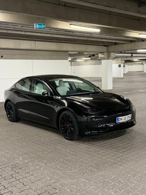 Tesla Model 3  Standard Range+ RWD 4d