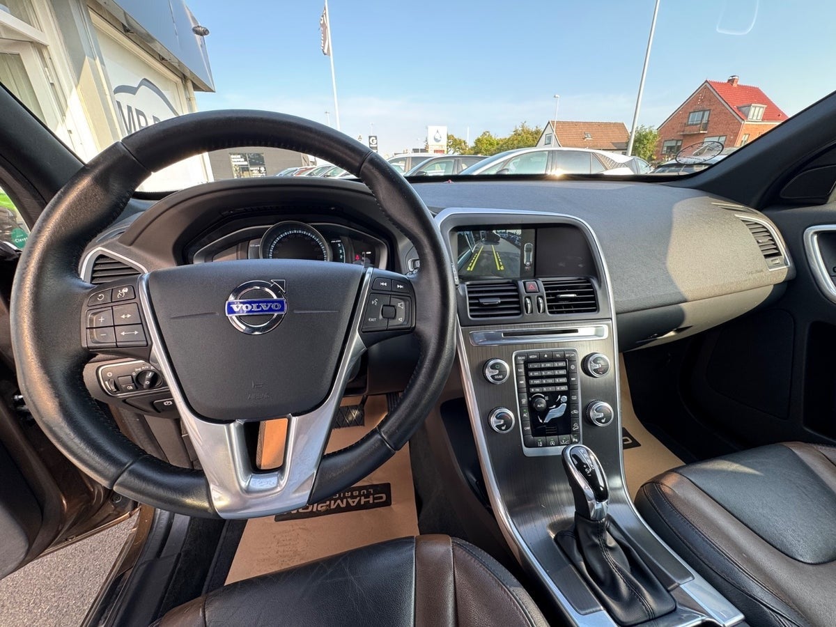 Billede af Volvo XC60 2,4 D5 215 Momentum aut. AWD Van