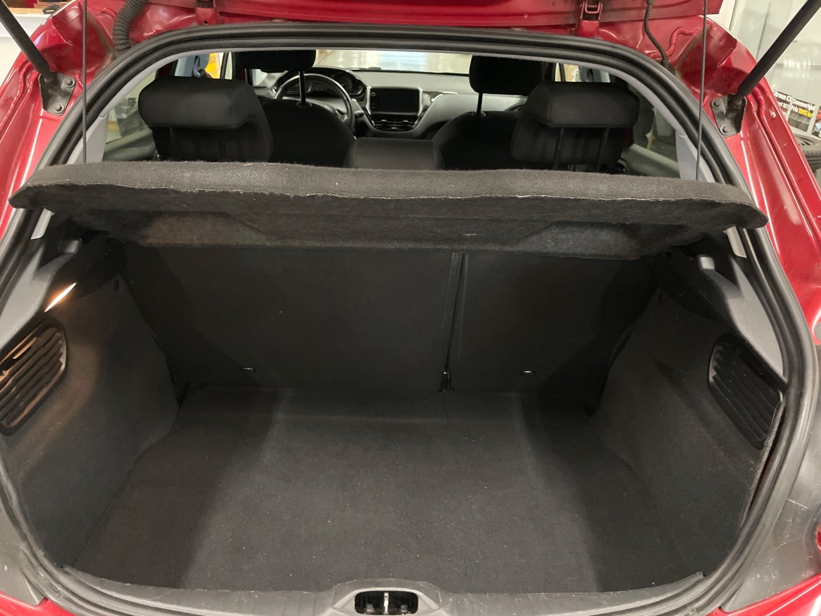 Peugeot 208 BlueHDi 100 Strike