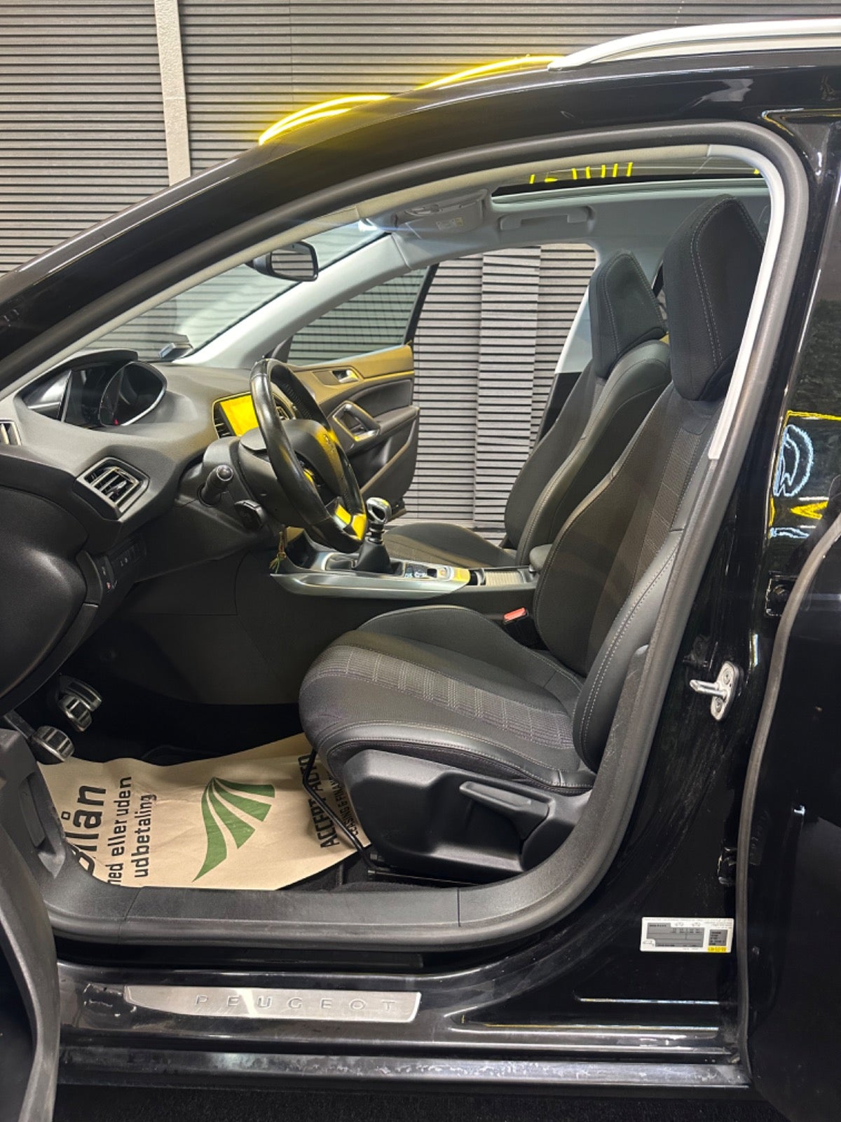 Billede af Peugeot 308 1,5 BlueHDi 130 Allure+ Sky SW