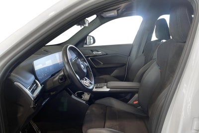 BMW iX1 eDrive20 M-Sport - 4