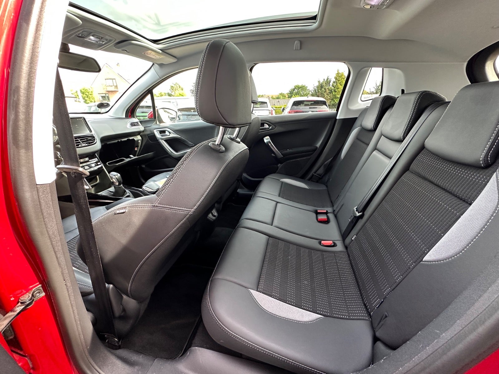 Billede af Peugeot 2008 1,6 BlueHDi 100 Desire Sky
