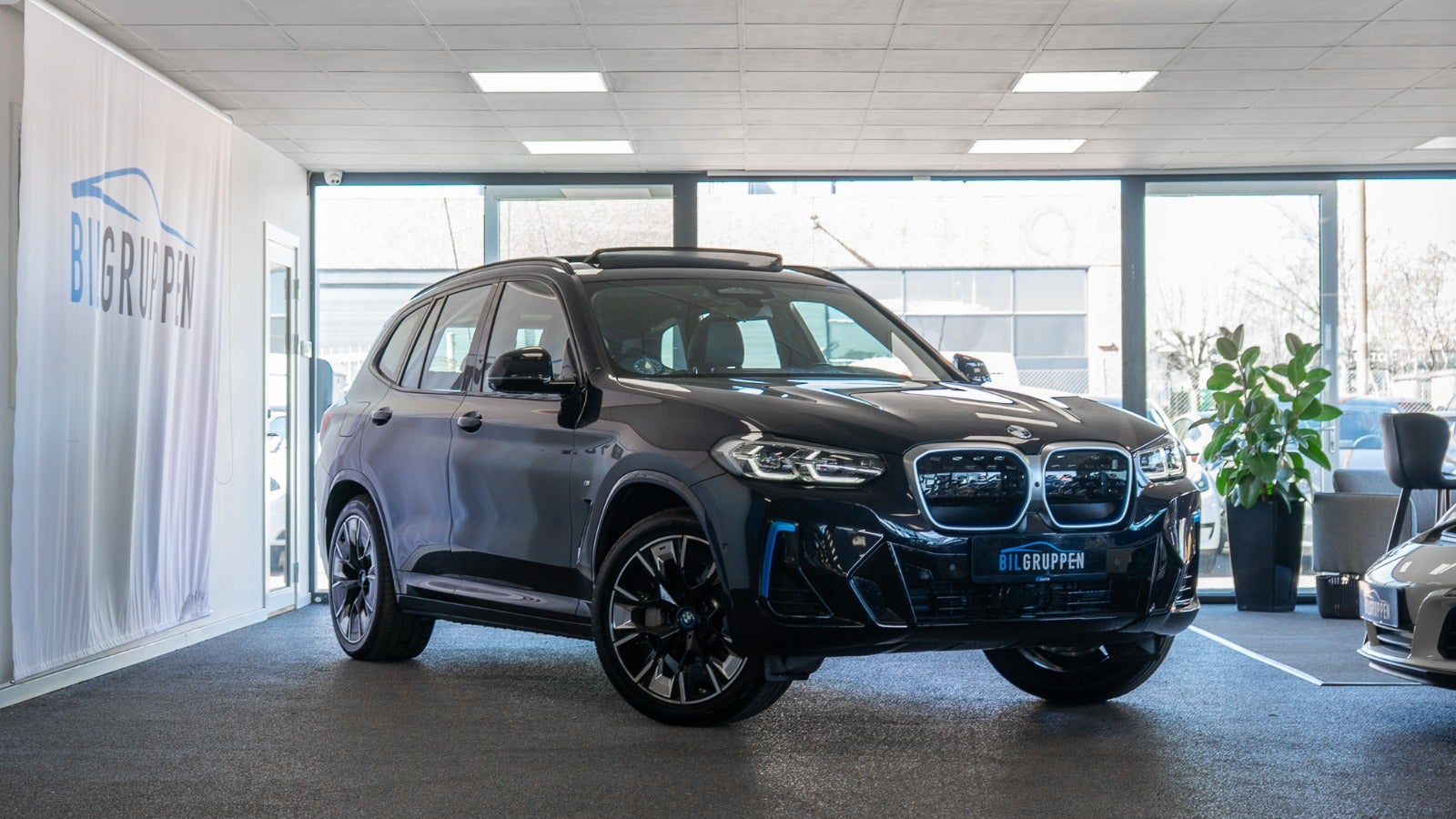 BMW iX3  Charged Plus M-Sport