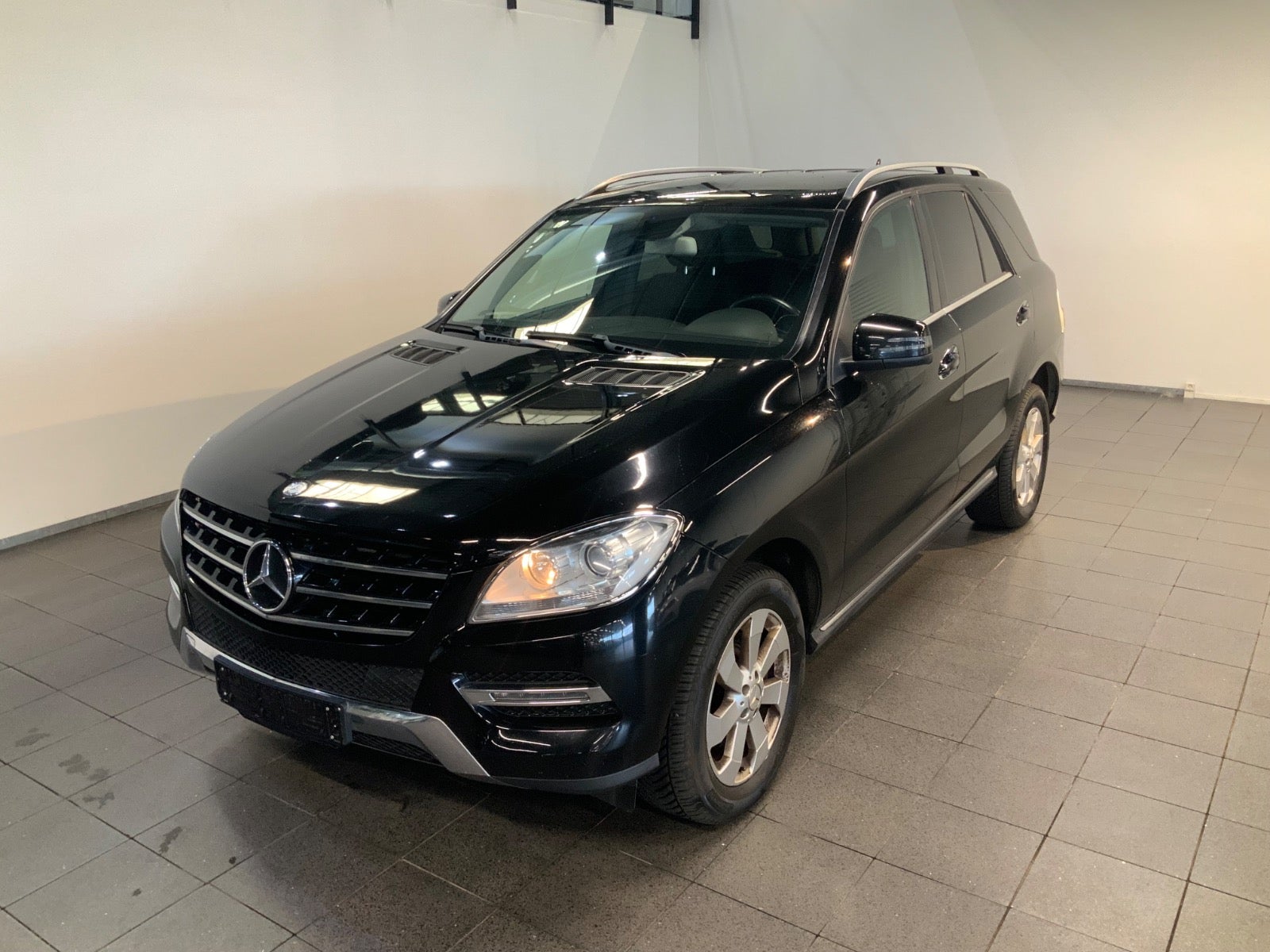Mercedes-Benz ML 350 (1/8)