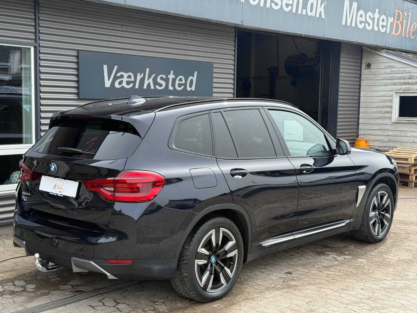 BMW iX3 Charged Plus