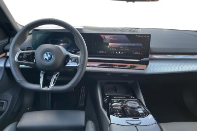 BMW i5 eDrive40 Touring Fully Charged