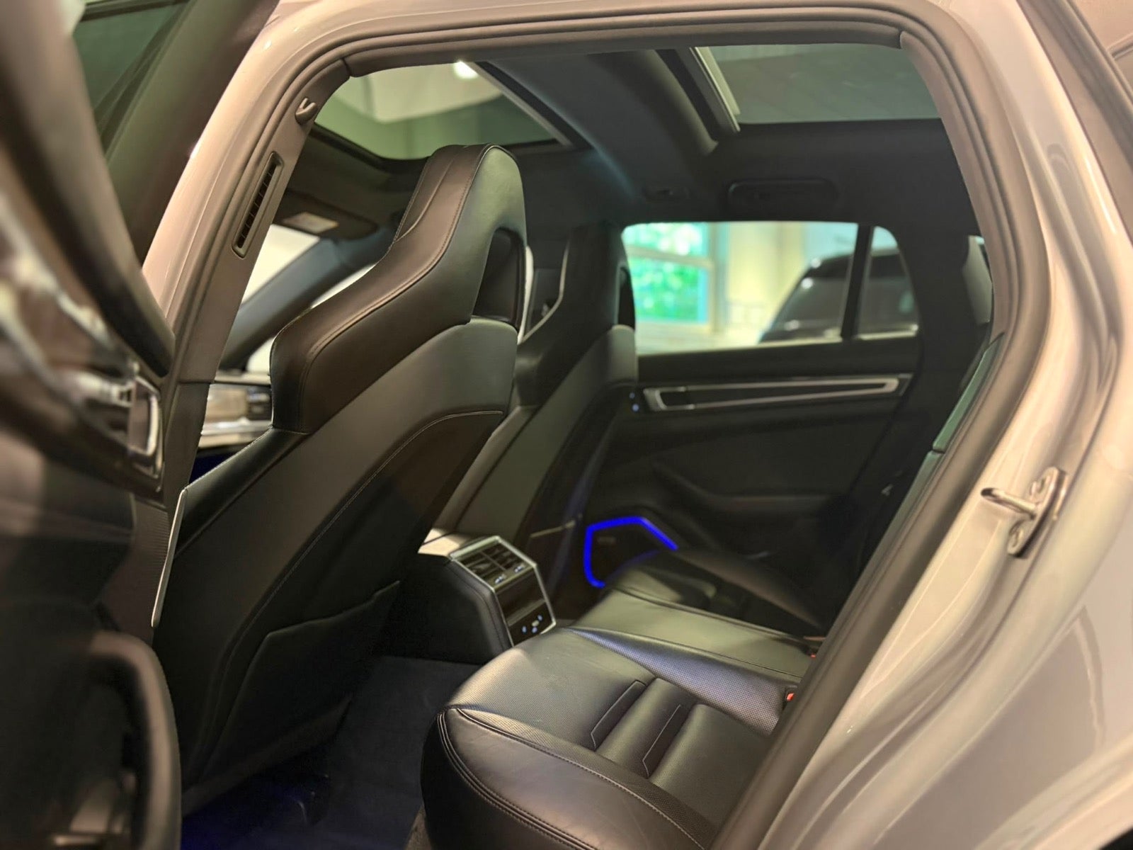 Porsche – Panamera 4