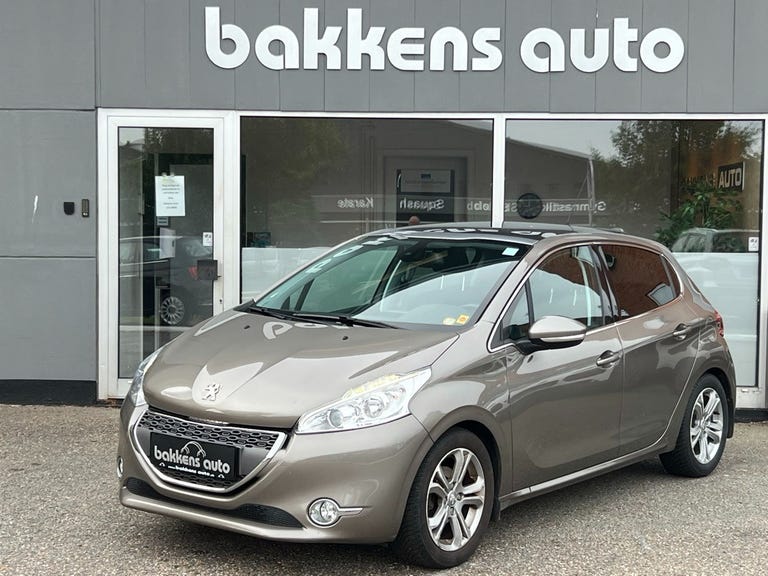 Peugeot 208 VTi Allure Sky