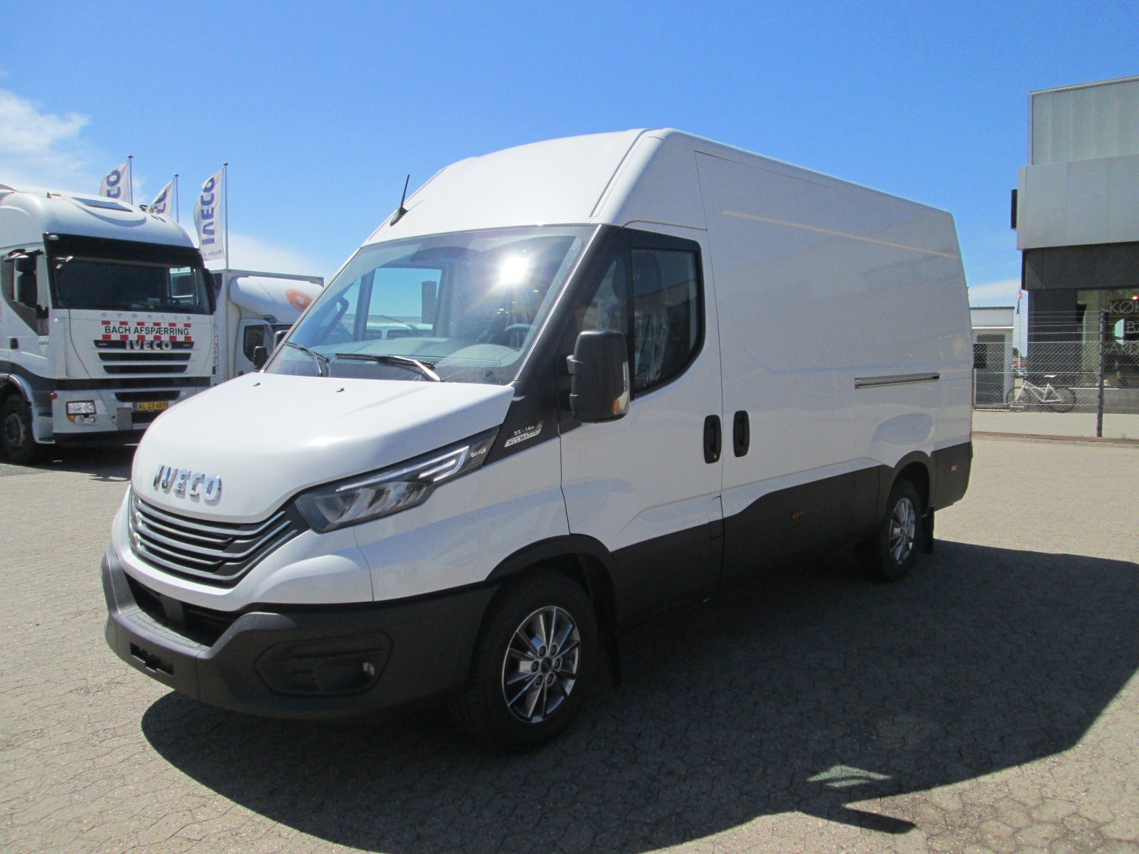 Billede af Iveco Daily 3,0 35S18 12m³ Van AG8