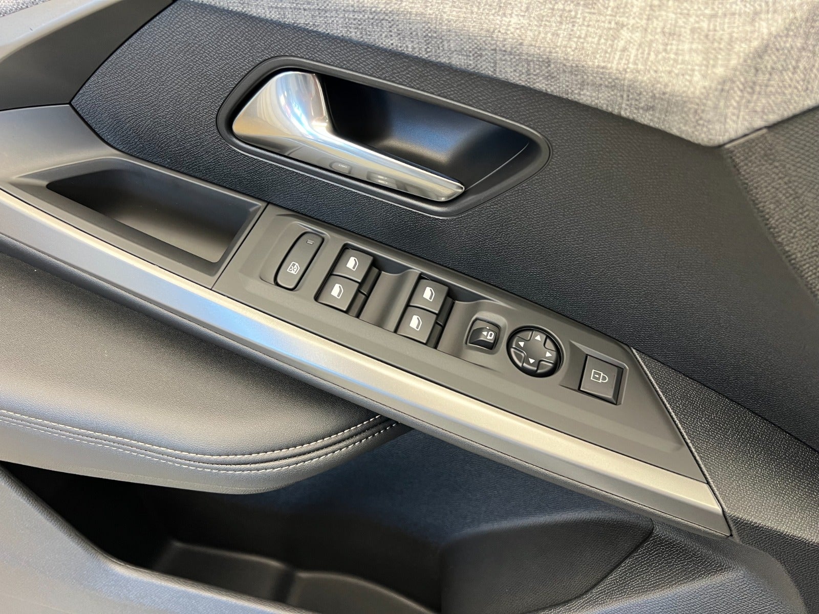 Billede af Peugeot e-3008 77 Allure