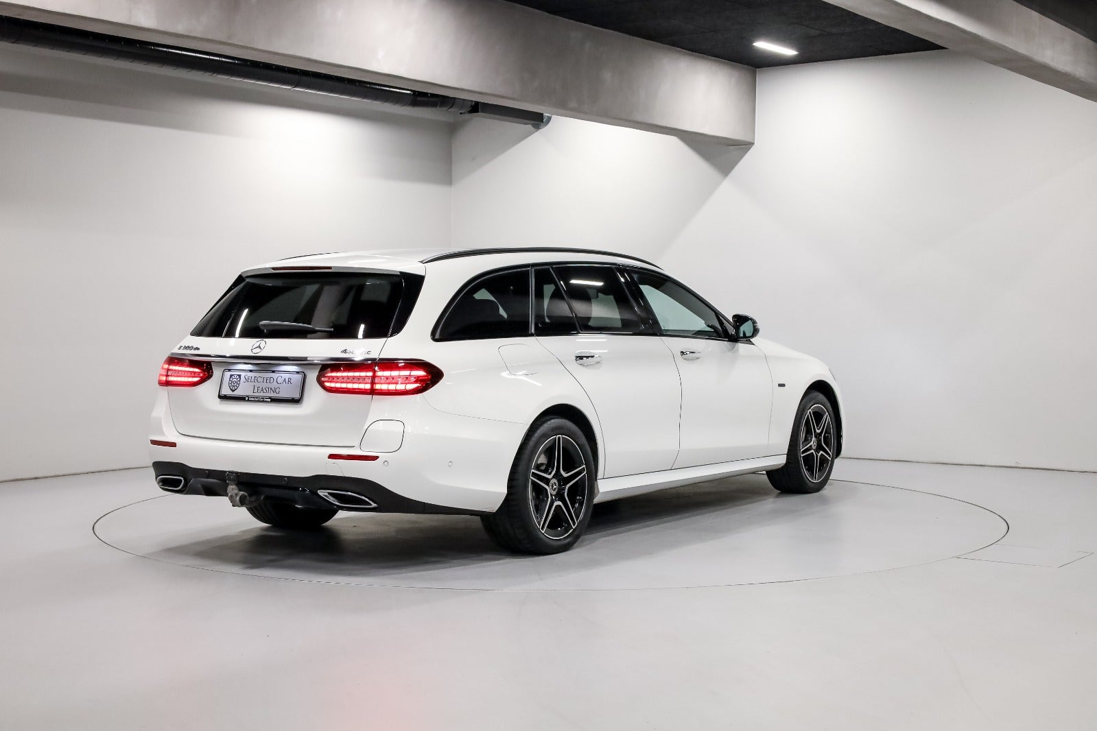Mercedes-Benz E300 de 2,0 AMG Line stc. aut. 4Matic