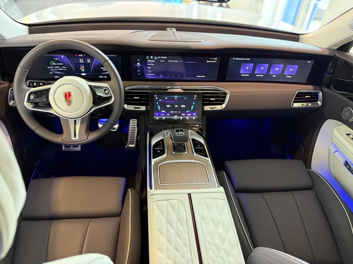 Hongqi E-HS9 Exclusive+