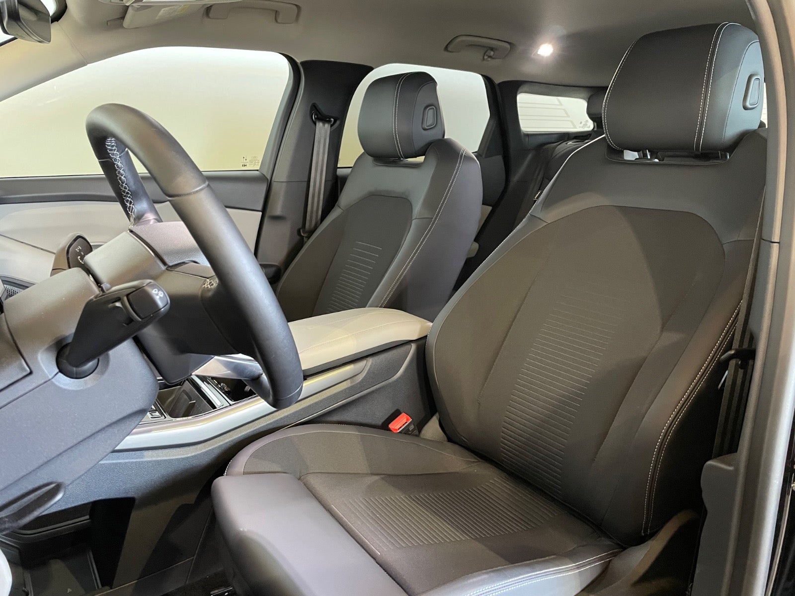 Ford Explorer Select Extended Range AWD