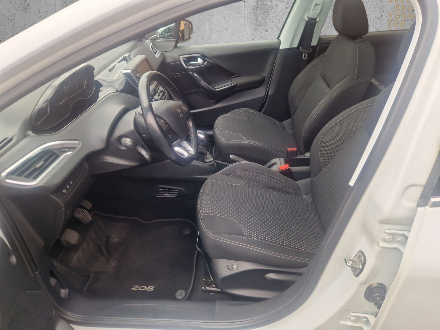 Billede af Peugeot 208 1,6 BlueHDi 100 Envy Sky Van