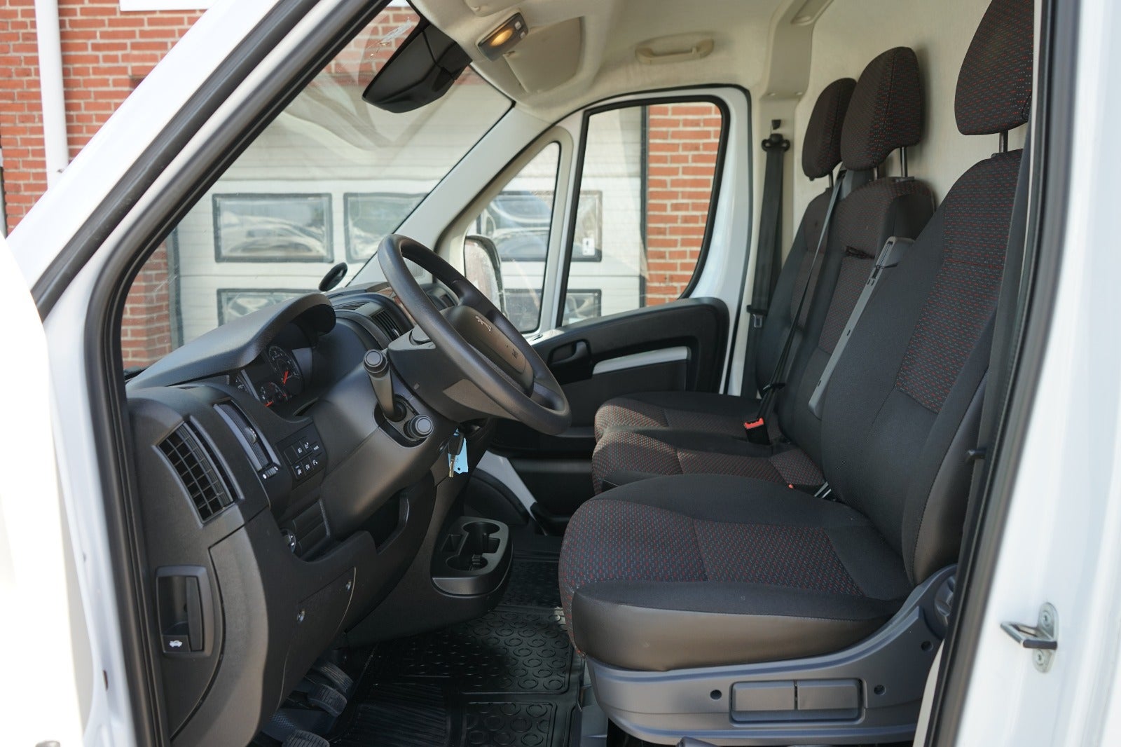 Billede af Peugeot Boxer 335 2,2 BlueHDi 140 L3H2 Premium