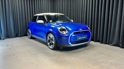 MINI Cooper E  Favoured Trim L 3d