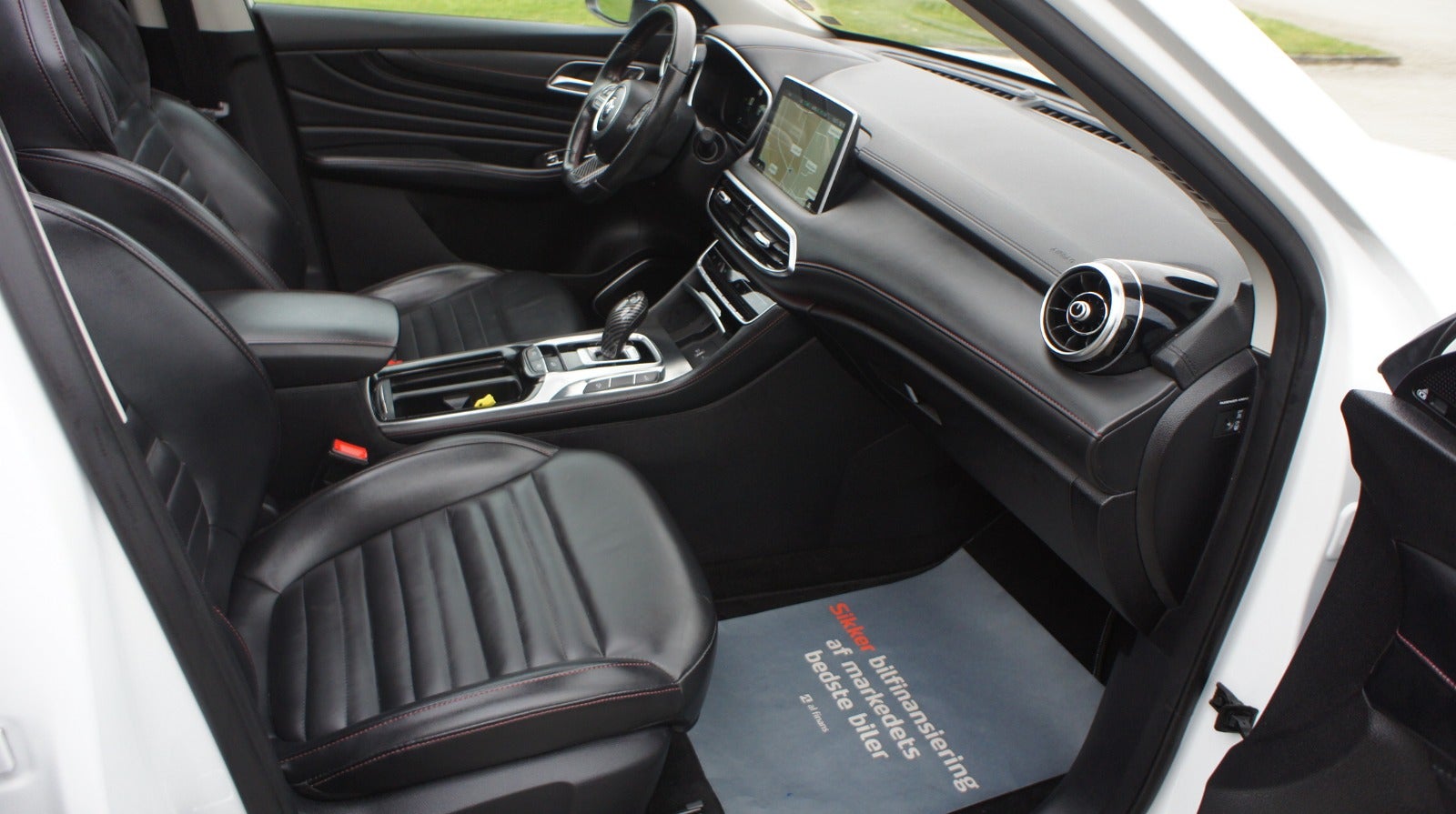 MG EHS PHEV Luxury